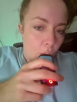 Snapshot of julimonroe chatting on February 25, 2026, 2:12 am julimonroe online show from February 25, 2026, 2:12 am