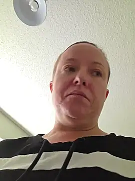 julimonroe online show from July 18, 2026, 2:58 pm