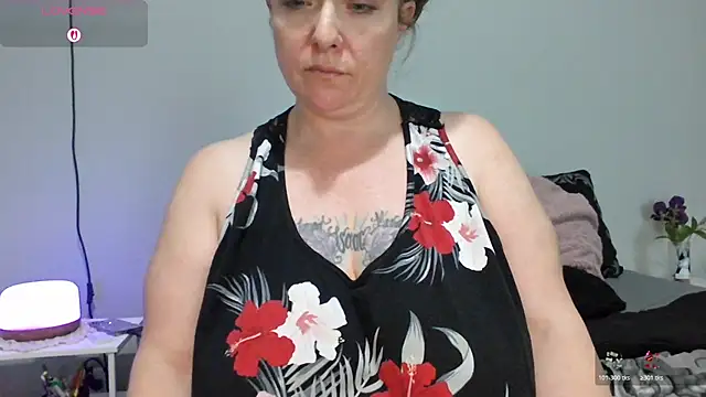 Snapshot of julimonroe chatting on February 21, 2026, 2:35 am julimonroe online show from February 21, 2026, 2:35 am