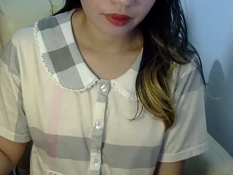    zurIII09  online show from September 21, 2025, 7:19 pm