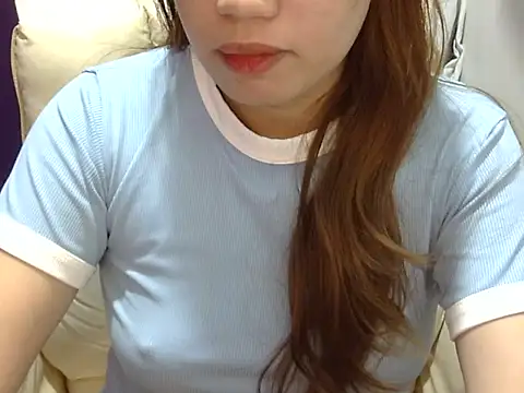    zurIII09  online show from May 10, 2026, 3:32 am