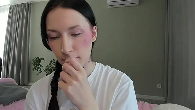 JenniferQueen11 online show from September 20, 2025, 6:18 am