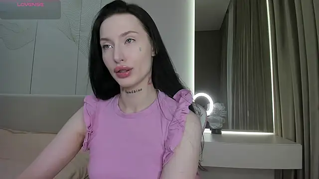 Snapshot of JenniferQueen11 chatting on June 19, 2026, 5:30 pm JenniferQueen11 online show from June 19, 2026, 5:30 pm