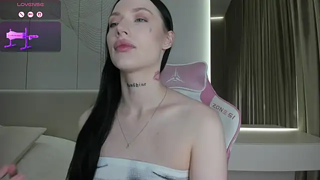 Snapshot of JenniferQueen11 chatting on July 10, 2026, 6:19 pm JenniferQueen11 online show from July 10, 2026, 6:19 pm