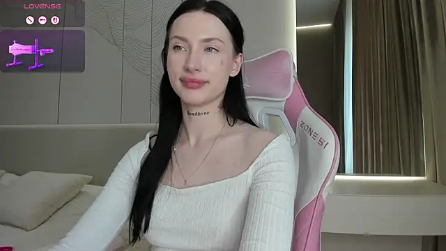 Snapshot of JenniferQueen11 chatting on July 12, 2026, 4:24 am JenniferQueen11 online show from July 12, 2026, 4:24 am