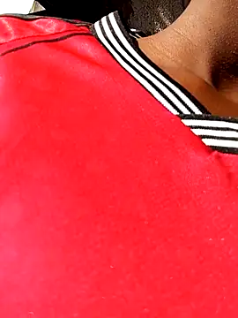 Snapshot of Petite_li chatting on March 12, 2026, 6:17 am Petite li online show from March 12, 2026, 6:17 am