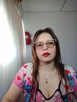 lorenitabella online show from June 1, 2026, 7:35 pm