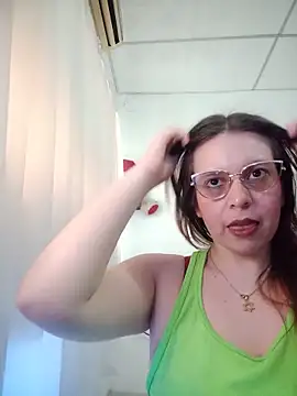 lorenitabella online show from June 11, 2026, 7:55 pm