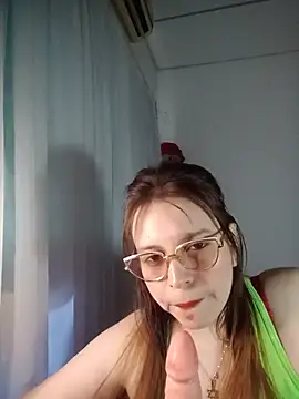 lorenitabella online show from June 17, 2026, 9:14 pm