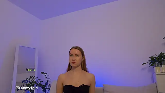 Fallinlove1 online show from November 21, 2025, 12:37 pm