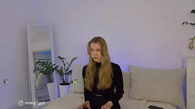 Fallinlove1 online show from February 25, 2026, 3:34 pm