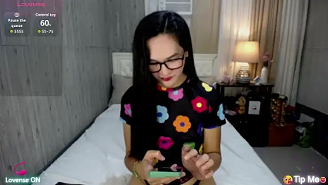 xAsianSweetHeart online show from April 16, 2026, 4:02 am