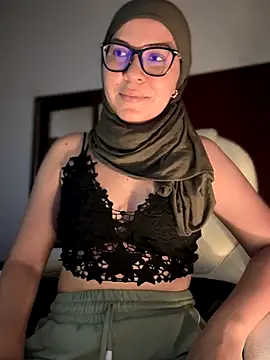 MatchedEyebrow online show from September 18, 2025, 9:51 pm