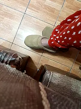 feet toes online show from March 18, 2025, 5:34 am