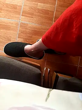 Snapshot of feet_toes chatting on August 10, 2026, 5:36 am feet toes online show from August 10, 2026, 5:36 am