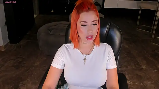 MadelineFox online show from September 28, 2025, 12:45 pm