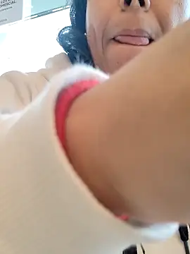 Molly newman6 online show from February 4, 2026, 12:33 pm