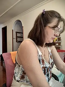 HunnyyLove online show from September 30, 2025, 4:46 pm