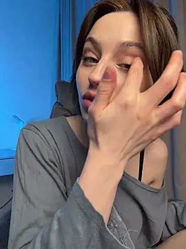 Camilla Railian online show from May 5, 2026, 9:07 pm