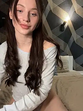 Camilla Railian online show from March 18, 2025, 3:22 pm