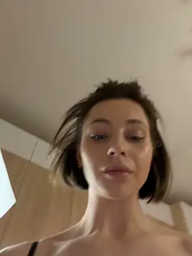 Camilla Railian online show from May 2, 2026, 7:41 pm