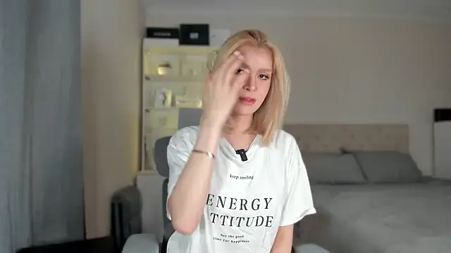 JohannaRodriguez69 online show from November 7, 2025, 1:10 am