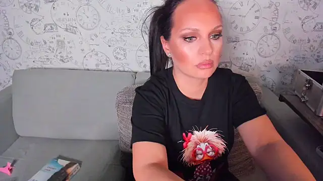 LondonBadGirl online show from April 22, 2026, 8:59 pm
