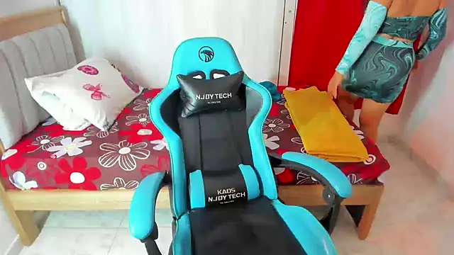 Lunastar02 online show from November 27, 2025, 7:03 pm