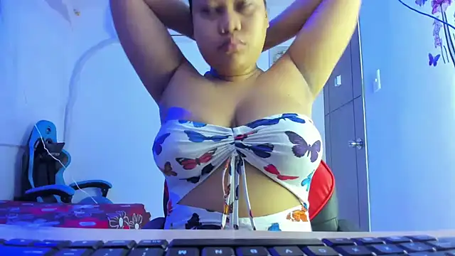 Lunastar02 online show from February 5, 2026, 7:21 pm