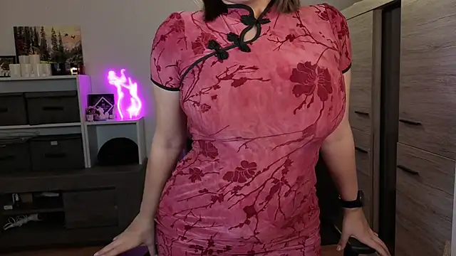 TinniAngel online show from September 30, 2025, 5:30 pm