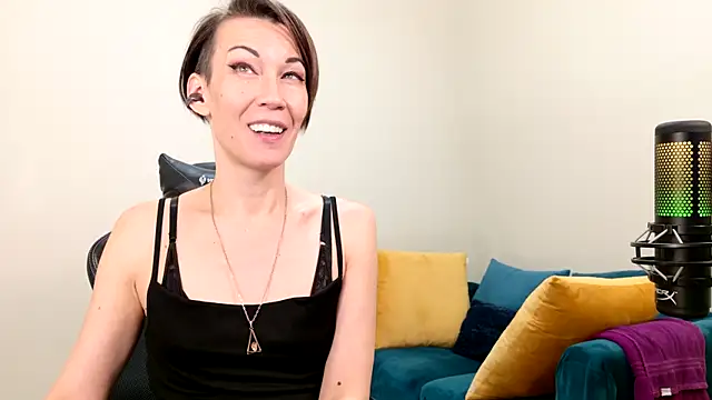 EveEnigma online show from February 13, 2025, 5:33 pm