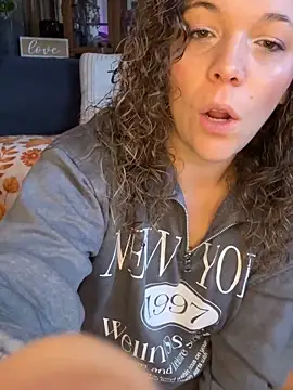 AuroraSummers online show from October 22, 2025, 2:38 pm