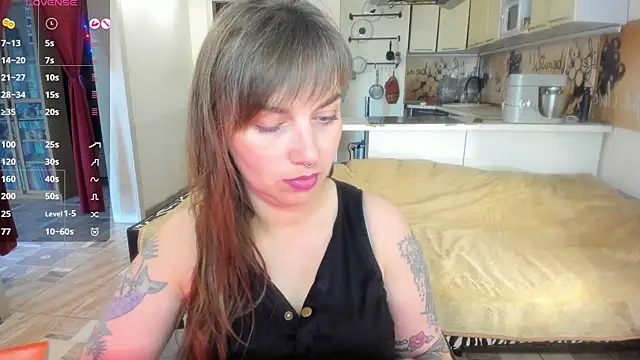 StacyTigerr online show from May 28, 2026, 1:28 pm
