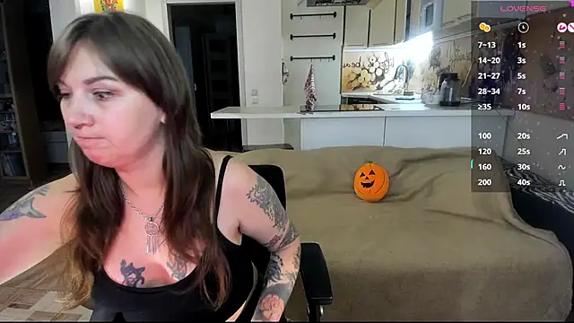 StacyTigerr online show from October 30, 2025, 9:18 am