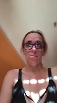 Dettybitch40 online show from August 5, 2026, 2:33 pm