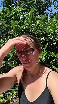 Dettybitch40 online show from July 3, 2026, 1:39 pm