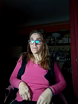 Dettybitch40 online show from October 28, 2025, 5:01 pm