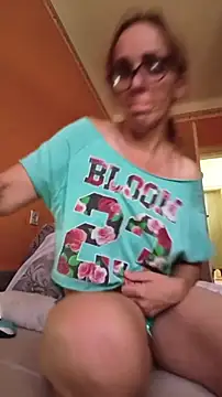 Dettybitch40 online show from August 3, 2026, 1:28 pm