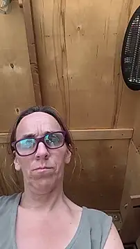 Dettybitch40 online show from July 6, 2026, 12:45 pm