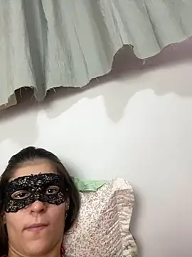 Snapshot of Emmabee123 chatting on February 6, 2026, 3:41 pm Emmabee123 online show from February 6, 2026, 3:41 pm