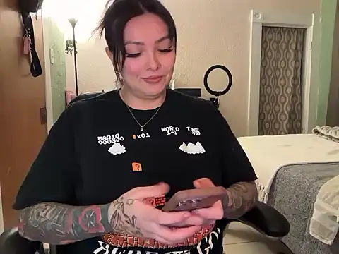 nativepumpkin95 online show from October 15, 2025, 1:59 am