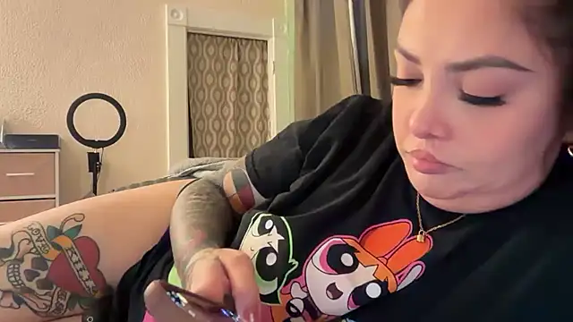 nativepumpkin95 online show from October 16, 2025, 9:01 pm