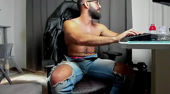 liamaesthetic online show from March 2, 2025, 10:16 am