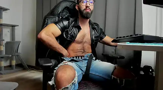 liamaesthetic online show from February 28, 2025, 10:09 am