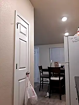 bootiebby online show from September 16, 2025, 2:45 am