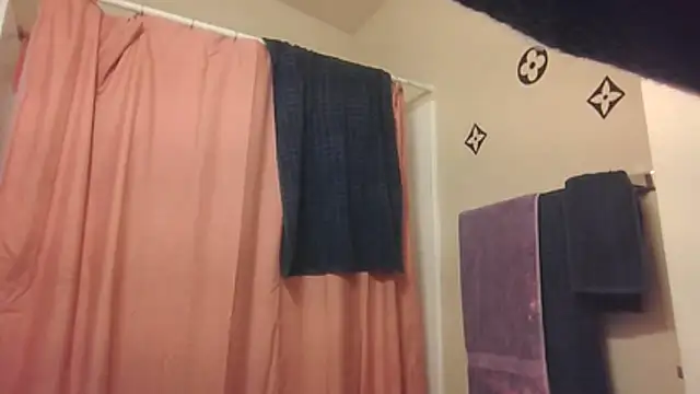 bootiebby online show from December 2, 2025, 8:21 pm