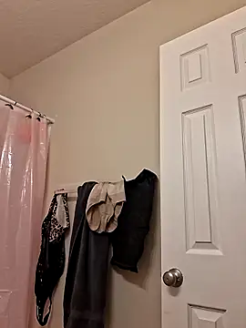 bootiebby online show from September 9, 2025, 12:21 am