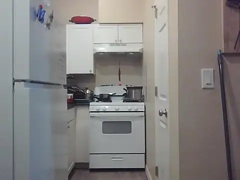 bootiebby online show from November 8, 2025, 3:10 am