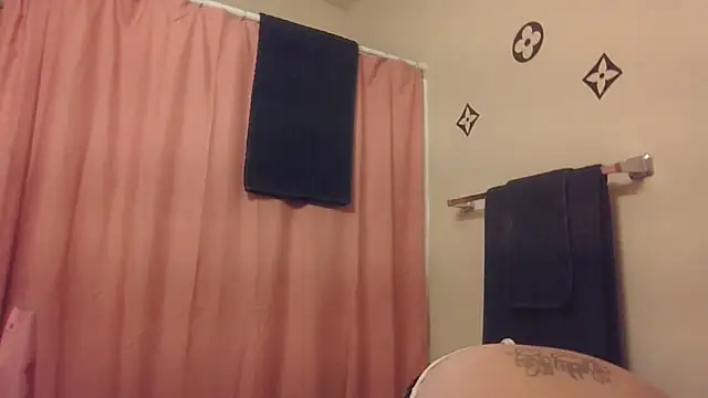 bootiebby online show from November 17, 2025, 2:32 pm