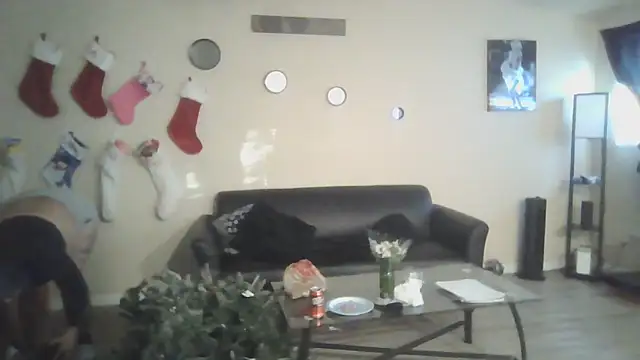 bootiebby online show from December 13, 2025, 8:04 pm